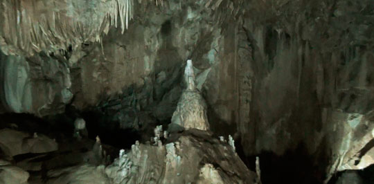 Каменный водопад в зале Анакопия 2