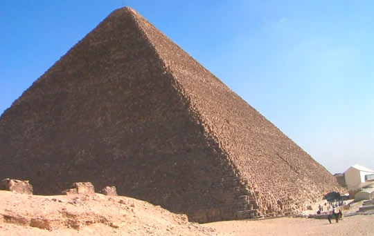 Люди и пирамиды